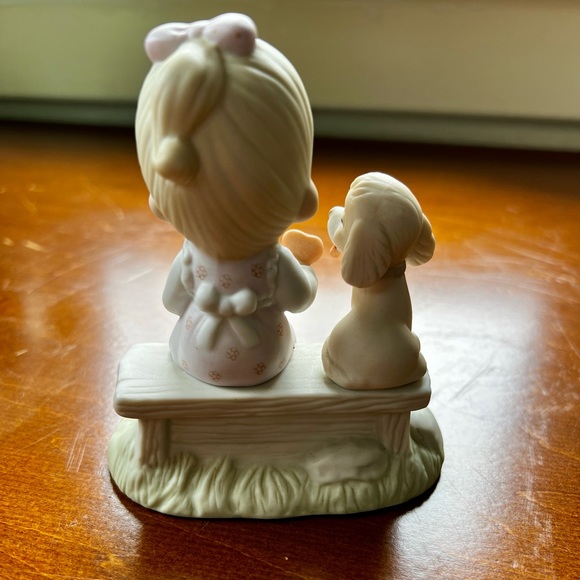 Precious Moments Loving is Sharing figurine - Picture 3 of 6